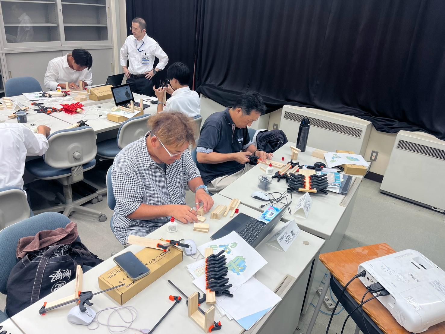 横浜市立瀬谷中学校 技術・家庭科技術分野題材開発研修でcaDIY3Dによる設計体験を行いました